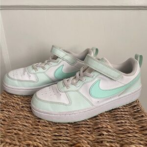 Nike Youth size 3 Sneakers